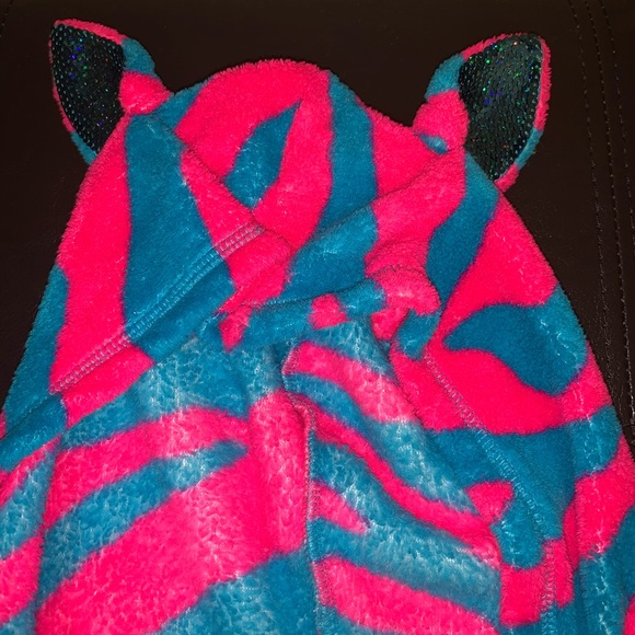 Justice Animal Print Robe with Hood - Picture 2 of 6